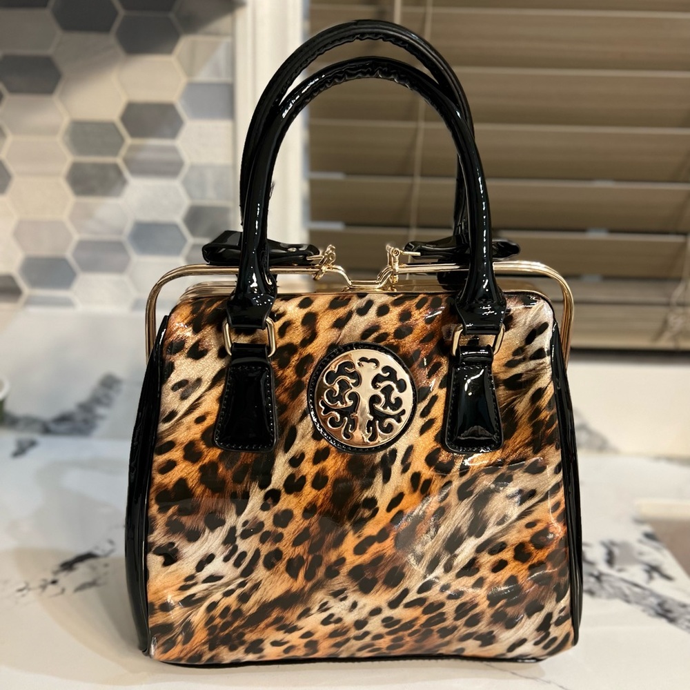 Glossy Purse With Leopard Print